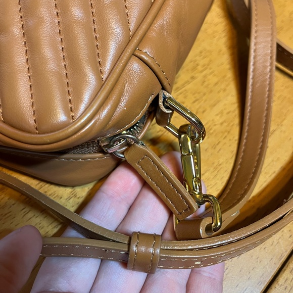 Quince Italian Leather  Quilted Crossbody Bag 6x8.5x3” Cognac  $229MSRP - Picture 8 of 14